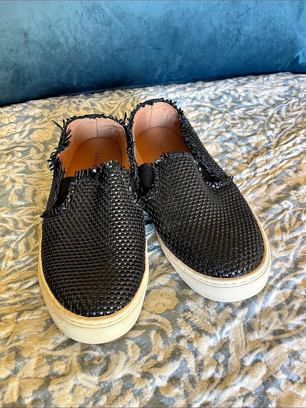 indigo rd. Kicky Woven Slip-On Sneaker. Black Sneakers, size 9